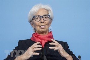Chủ tịch ECB Christine Lagarde phát biểu tại một cuộc họp báo ở Frankfurt, Đức. (Ảnh: AFP/TTXVN)