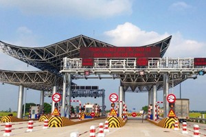 Trạm thu phí BOT cầu Thái Hà.