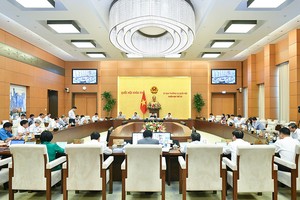 Phiên thảo luận Dự thảo Luật Đất đai (sửa đổi) của Ủy ban Thường vụ Quốc hội.