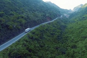 Một đoạn Quốc lộ 4A qua Cao Bằng.