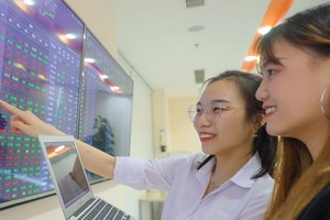 Nhóm cổ phiếu chứng khoán, đầu tư công, bất động sản khu công nghiệp đang thu hút dòng tiền.