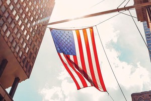 Ở Mỹ, trần nợ công và lạm phát vẫn đang là vấn đề nóng.