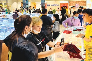 Vàng có sự gắn kết mạnh mẽ với văn hóa và lịch sử của người dân Việt Nam.