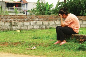 “Vận động viên lướt sóng”… ngồi bờ.