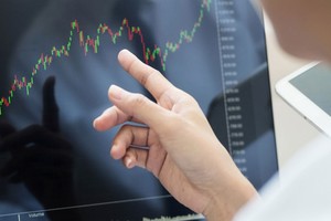 Trên thị trường chứng khoán, thông tin là tiền bạc.