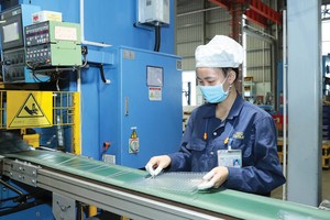 Cần nỗ lực gỡ khó một số ngành đầu tàu