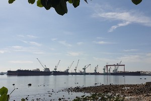 Khu kinh tế Vân Phong đã và đang trở thành "thỏi nam châm" thu hút đầu tư tại Khánh Hòa. Ảnh: Linh Đan.