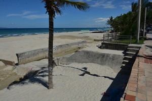 Hệ thống thu gom nước thải ven biển Đà Nẵng vẫn còn những hạn chế.