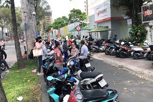 Trái chủ trái phiếu Quang Thuận, Bông Sen, Vạn Trường Phát… nộp đơn kêu cứu tại Công an TP.HCM.