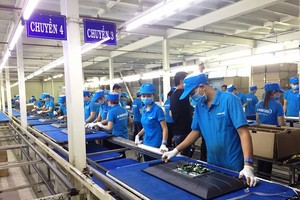 Việc tạm dừng việc ban hành Thông tư quy định về hàng hóa sản xuất tại Việt Nam nhằm giảm chi phí cho doanh nghiệp.