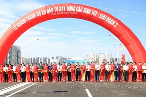 Sáng ngày 30/8, UBND TP Hà Nội tổ chức lễ khánh thành Dự án đầu tư xây dựng cầu Vĩnh Tuy giai đoạn 2.