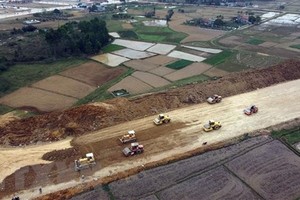 Đoạn kết nối từ Hà Tĩnh đi Quảng Bình gồm Vũng Áng-Bùng dài 55,34km và Bùng-Vạn Ninh dài 48,84km. (Ảnh: Huy Hùng/TTXVN)