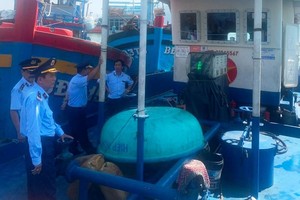 QLTT Bình Định thực hiện giám sát tình hình kinh doanh xăng dầu.