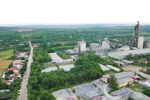 Khu vực thôn Áng Sơn (xã Vạn Ninh), nơi có 2 nhà máy xi măng gây ô nhiễm cho người dân.