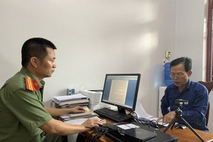 Ông Chu Quang Thành, nguyên Chủ tịch Ủy ban Nhân dân xã Tân An, huyện Yên Dũng, tỉnh Bắc Giang, làm việc tại Cơ quan Công an. (Nguồn: Cổng Thông tin Điện tử Chính phủ).