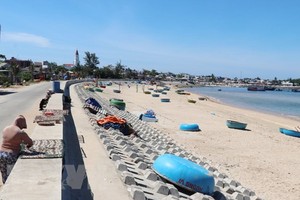 Bờ kè biển. (Ảnh: Phạm Cường/TTXVN)
