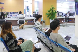 Tâm lý thị trường đang trở nên thận trọng trước áp lực tỷ giá và biến động địa chính trị trên thế giới.