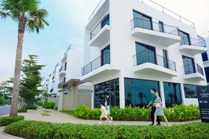 Tổ hợp đô thị biển và du lịch nghỉ dưỡng Vlasta - Sầm Sơn đang trong giai đoạn bàn giao.