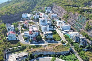 Loạt biệt thự sai phép mọc lên tại Dự án Khu biệt thự cao cấp Ocean View Nha Trang đến nay vẫn chưa “cắt ngọn” xong.