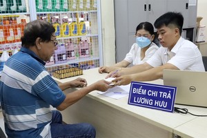 Đôn đốc chi trả lương hưu và trợ cấp trước Tết Giáp Thìn 