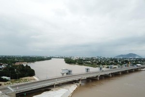Cầu giao thông bắc ngang sông Dinh hình thành tuyến giao thông nối TP. Phan Rang-Tháp Chàm và huyện Ninh Phước