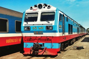 Trên chuyến tàu về quê ăn Tết