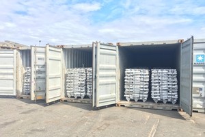 Lô hàng khai báo là vải vụn, nhưng thực tế chứa kim loại nhôm được đúc dạng thỏi và đồng phế liệu