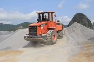 Hoạt động khai thác, chế biến đá của LICOGI13-CMC tại mỏ đá vôi ở núi Hang Dơi, xã Tân Trường, huyện Tĩnh Gia, Thanh Hóa