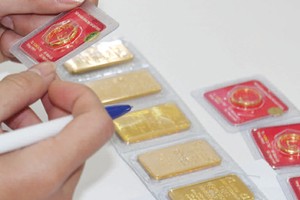 Giá vàng đã tái lập ngưỡng 1.300 USD/ounce sau bốn tháng sụt giảm mạnh