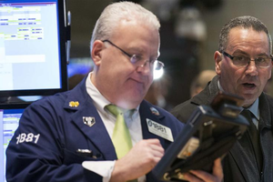 Đề kháng với tin xấu, chứng khoán tiếp tục leo cao