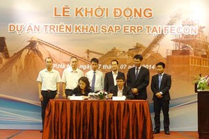 Lễ ký kết trao đổi tài liệu triển khai giữa FECON và FPT IS