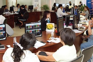 Thị trường 600 điểm: Chờ lời hứa