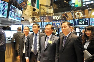 Bộ trưởng Bộ Tài chính và Chủ tịch UBCK thăm và làm việc tại Sở GDCK New York