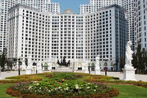 Để sở hữu “căn hộ Hoàng gia” R1, R2 Royal City, khách hàng liên hê: Hệ thống Siêu thị dự án Bất động sản STDA, văn phòng giao dịch: Tòa R2 – Khu đô thị Royal City 72A Nguyễn Trãi, Thanh Xuân, Hà Nội.  Hotline: 0914 568 944