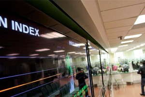 Có ý kiến lý giải hiện tượng chuyển sàn là do DN muốn “làm mới” mình
