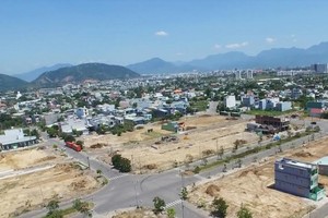 Tổng thể Dự án Nam Trấn Central Park. Nhà hợp tác đầu tư dự án: Công ty CP Đất Xanh Miền Trung, 422 đường 2/9, Q. Hải Châu, TP. Đà Nẵng. Tel: 05116 266 266 – Hotline: 0932 43 63 83/VP Nguyễn Tri Phương: 214, Nguyễn Tri Phương, TP. Đà Nẵng. Tel: 05113 522