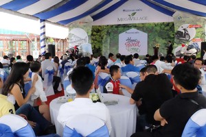 Đông đảo quý khách hàng đã đến tham dự Lễ bốc thăm trúng thưởng tại Mega Village. Đơn vị phân phối dự án: STDA Miền Nam, 326 Võ Văn Kiệt, phường Cô Giang, quận 1, TP. HCM. Văn phòng dự án: 36 Bùi Thị Xuân, phường Bến Thành, quận 1, TP.HCM. ĐT: 0933 681 55