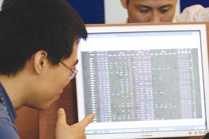 Nhiều CTCK không sống bằng nghề… chứng khoán