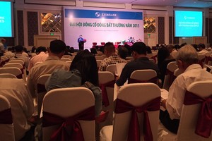 ĐHCĐ bất thường Eximbank: Cổ đông bức xúc, nhưng mọi việc đều được thông qua