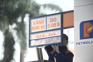 Các cửa hàng xăng dầu giảm đồng loạt giảm giá bán kể từ 15h ngày hôm nay