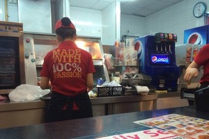 Các cửa hàng của Lotteria bị phạt vì kinh doanh dịch vụ ăn uống không bảo đảm an toàn thực phẩm dẫn đến ngộ độc thực phẩm