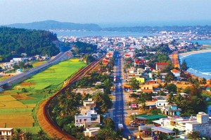 Vùng kinh tế trọng điểm miền Trung đã có chủ trương liên kết từ lâu, nhưng chủ yếu chỉ kết nối giao thông vốn được hình thành từ điều kiện địa lý tự nhiên. Ảnh: T.C.D