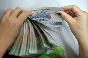 Vietcombank, BIDV, Vietinbank: Nhân viên ngân hàng nào có thu nhập khủng nhất?