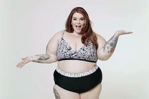 Ảnh người mẫu thừa cân Tess Holliday đã bị Facebook từ chối quảng cáo.
