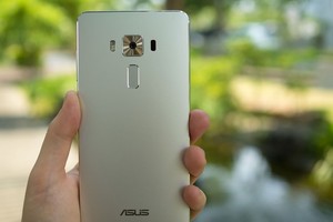 Ảnh thực tế smartphone RAM 6 GB đầu tiên của Asus