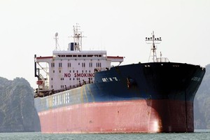 Đội tàu lash Sông Gianh thuộc tài sản của Vinashin được chuyển về Vinalines theo Đề án tái cơ cấu Vinashin hồi năm 2010 (ảnh minh họa)