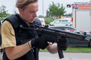 Cảnh sát Đức tại hiện trường vụ xả súng ở Munich. (Nguồn: cnn.com)