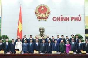 Thủ tướng Nguyễn Xuân Phúc, các Phó Thủ tướng, các Bộ trưởng, thành viên Chính phủ nhiệm kỳ 2016-2021. Ảnh VGP/Quang Hiếu