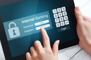 Đánh cắp mã xác thực OTP có thể là một trong những cách đểđánh cắp tiền trong giao dịch ngân hàng.