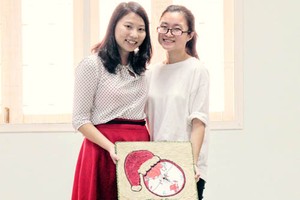 Thịnh (bên trái)luôn khao khát đưa được nhiều bạn trẻ sang nước ngoài học tập và lao động bằng chính nghị lực của mỗi người.